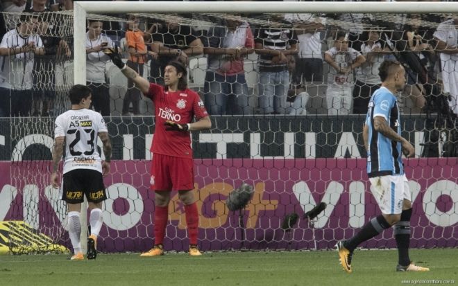 Corinthians mantém vantagem; Fluminense respira na tabela