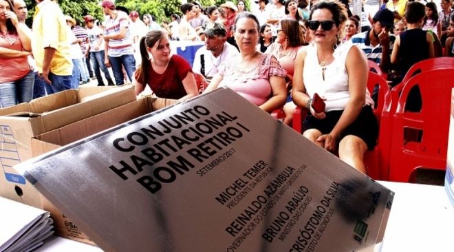 Governo e Prefeitura de Alcinópolis entregam casas para 50 famílias