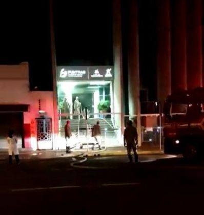 Morador flagra incêndio que atingiu o prédio da Funtrab em Campo Grande