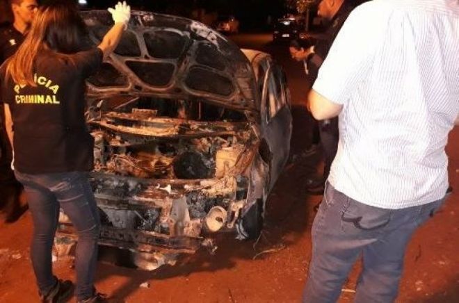 Veículo do Paraguai é encontrado incendiado com corpo de homem dentro, em Ponta Porã