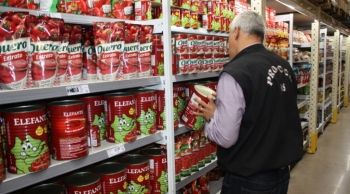 Supermercados atacadistas são fiscalizados pelo Procon após denúncias