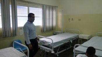Centro de doenças infecto-parasitárias recebe camas e colchões novos