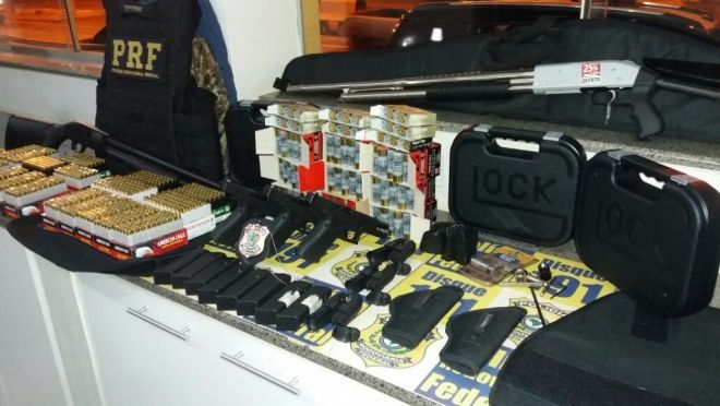 Policiais interceptam armas e munições que seguiam para o Rio de Janeiro