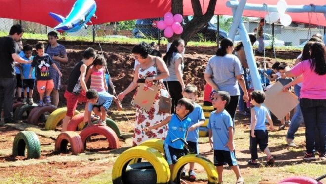  Parque é construído para crianças com pneus