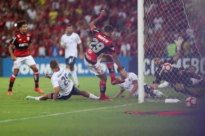 Flamengo só empata e Independiente conquista Sul-Americana
