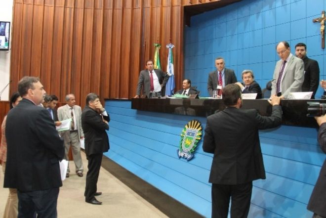 CCJR se re&uacute;ne extraordinariamente e 35 projetos s&atilde;o aprovados