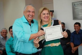 Prefeita de Fátima do Sul é aposentada com salário de R$ 30,4 mil