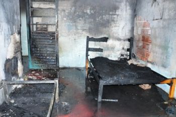 Jovem de 23 anos fica ferida em incêndio que destruiu quarto