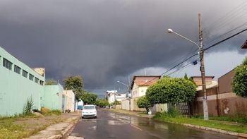 Campo Grande registra quase 30 raios por hora e chuva continua