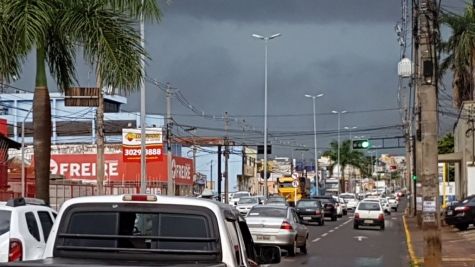 Campo Grande registra quase 30 raios por hora e chuva continua