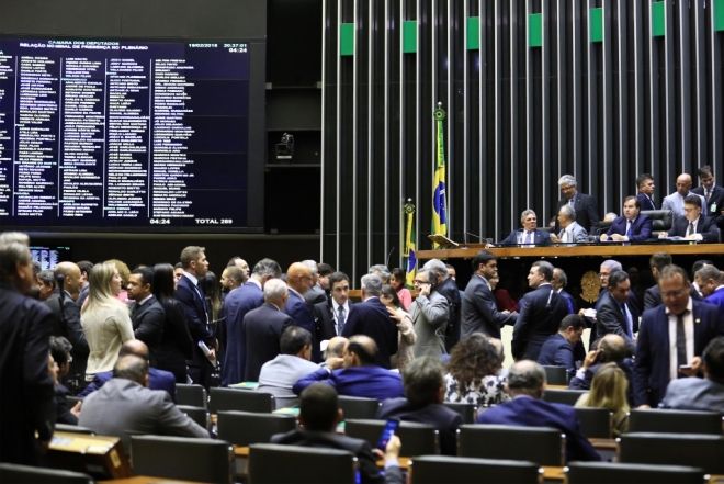 Câmara aprova decreto de intervenção no Rio; senadores votam medida nesta terça