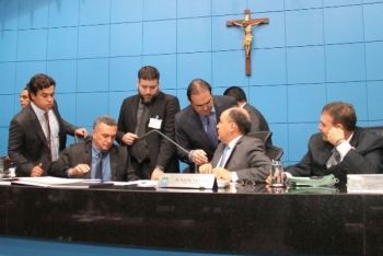 Deputados analisam e votam quatro vetos do Executivo 