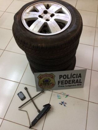 Ladrões furtavam peças e equipamentos de carros do pátio da Polícia Federal 
