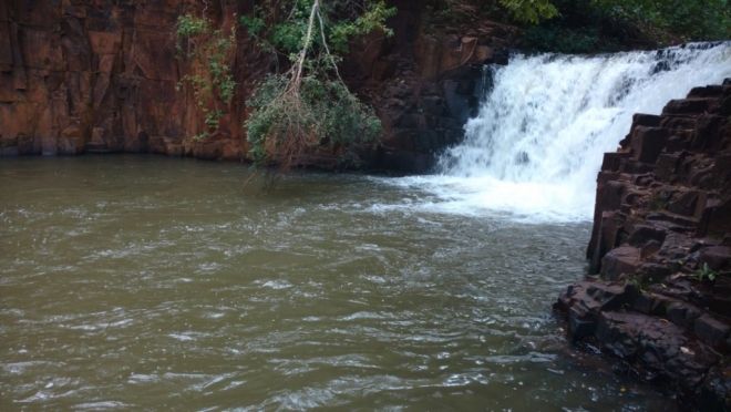 Jovem de 21 anos morre afogado em cachoeira no morro do Ernesto