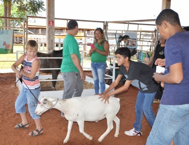 Fazendinha Itinerante receberá crianças e adolescentes na Expogrande