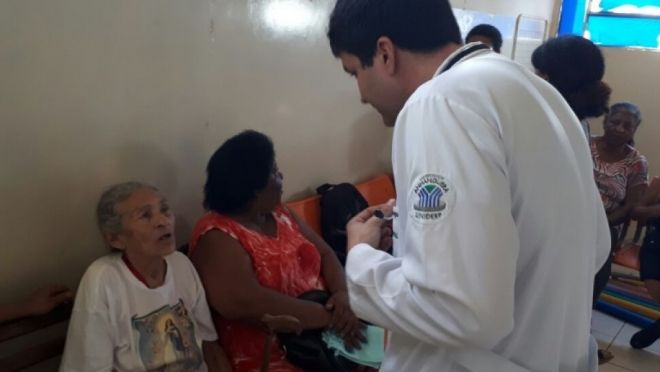 Mais 40 médicos são convocados para reforçar rede municipal de saúde