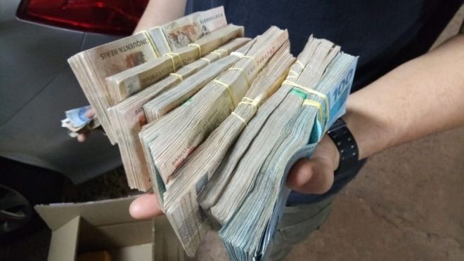 Policial militar é preso com R$ 94 mil e não explica origem