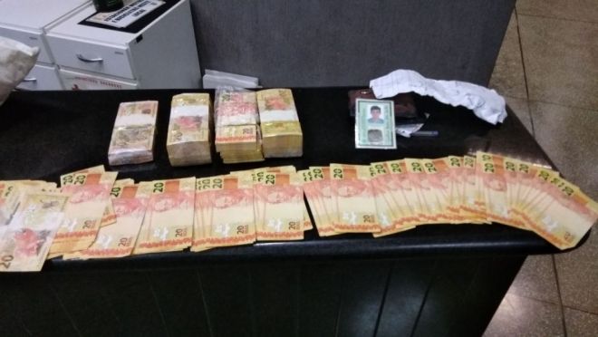 Estudante de medicina é preso com R$ 36 mil em notas falsas