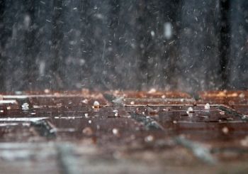 Foto ilustrativa de chuva de granizo, frio, geada, mau tempo, meteorologia