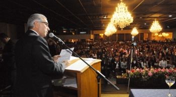 Na presen&ccedil;a de Maria da Penha, governador pede a erradica&ccedil;&atilde;o da viol&ecirc;ncia contra mulher