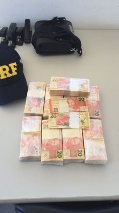 Policiais apreendem quase R$ 44,5 mil em notas falsas que eram escondidas em Uno