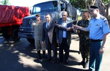 Exército doa caminhões para PM e Bombeiros de MS
