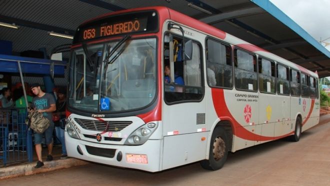 Para economizar combustível, 70 ônibus de transporte coletivo serão retirados