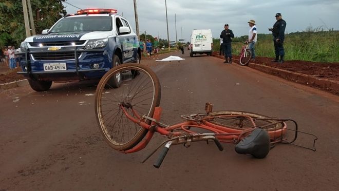 Ciclista morre atropelado por motorista caminhão