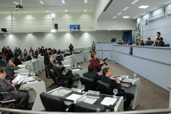 Vereadores votam seis projetos de lei e dois vetos