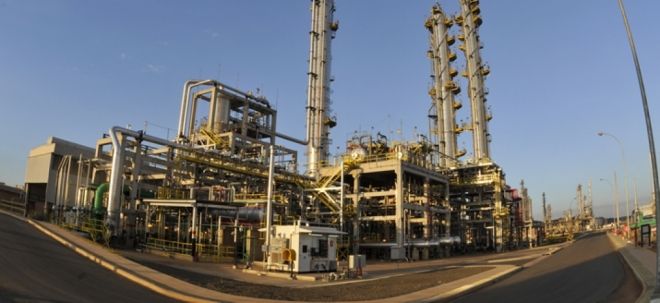 Petrobras anuncia redução de 2 centavos no preço da gasolina nas refinarias