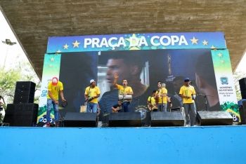 Praça da Copa transmite jogo do Brasil contra México
