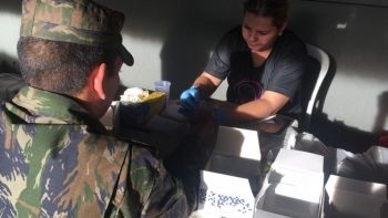 Soldados realizam testes rápidos de ISTs