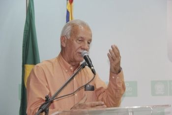 Governador assina pacote de decretos para benefício dos setores industrial e comercial no MS