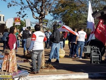 Dia do Basta: trabalhadores e sindicalistas já estão na praça do Rádio 
