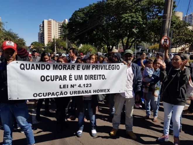 Famílias de áreas invadidas da capital reivindicam direito à casas populares