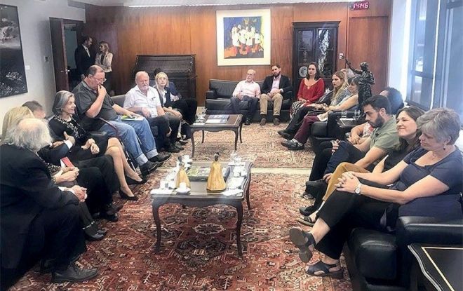 Cármen Lúcia tem reunião com grupo pró-Lula e frei em greve de fome