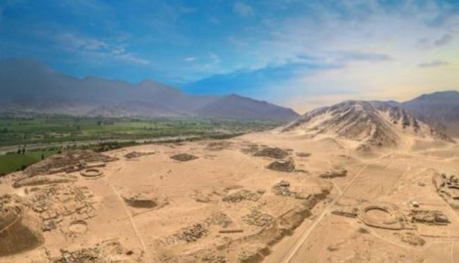 Parede de 3.800 anos de antiguidade é descoberta no Peru