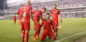 São Paulo enfrenta lanterna Paraná buscando aumentar vantagem na ponta