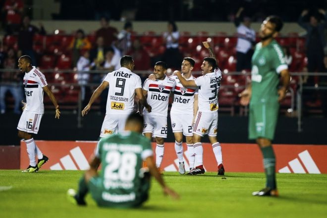São Paulo enfrenta lanterna Paraná buscando aumentar vantagem na ponta