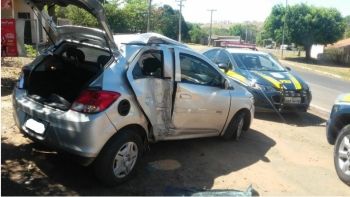 Motorista tenta fugir, mas acaba preso pela PRF com veículo roubado em Brasília