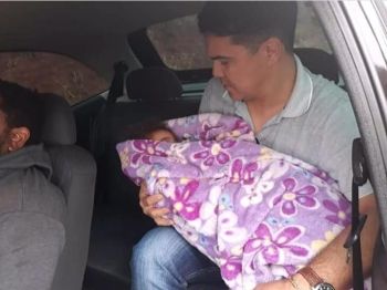 Policiais militares resgatam pai e filha, vítimas de acidente próximo a capital
