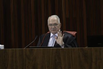 STF nega recurso para afastar inelegibilidade de Lula