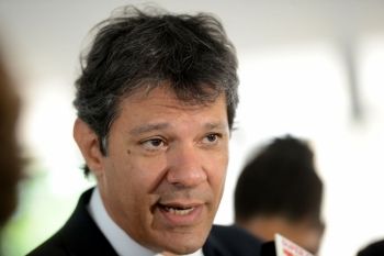 Com Lula impedido pela Justiça, PT define Haddad como candidato a presidente