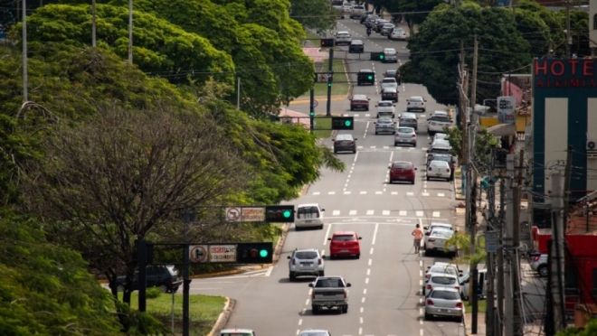 Prefeitura começa a sincronizar semáforos da capital