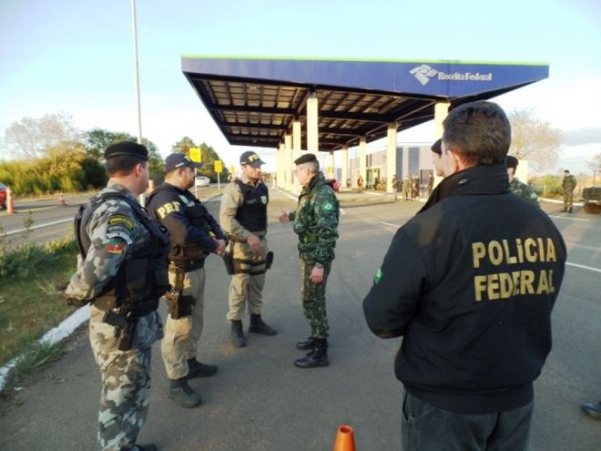Operação conjunta une PF, PRF e Exército contra crimes na fronteira
