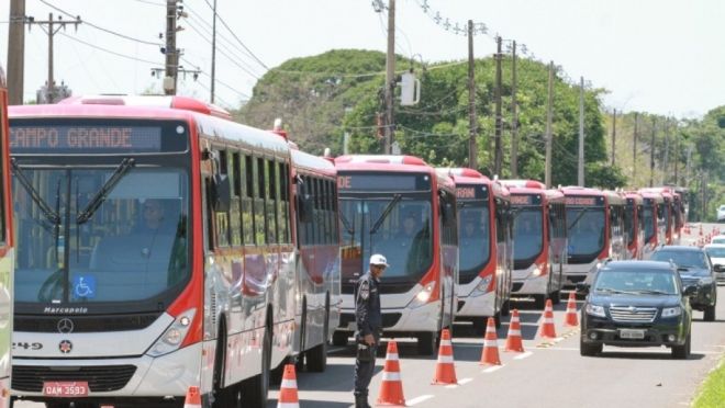 Prefeitura de Campo Grande entrega 20 novos ônibus