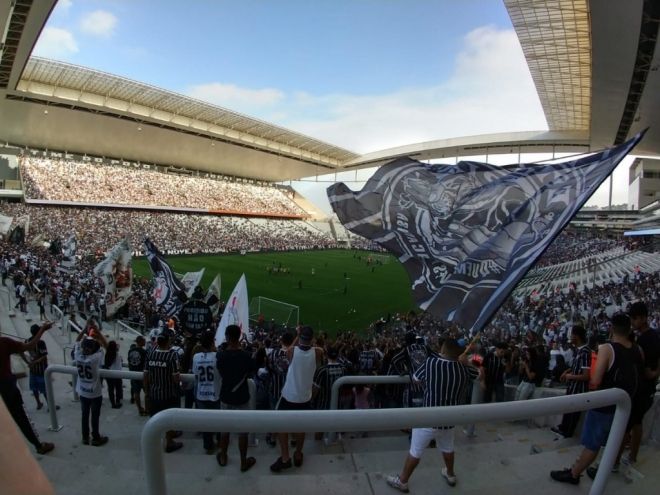 Corinthians leva cerca de 40 mil torcedores em treino às vésperas de decisão