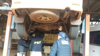 PRF apreende 119 kg de cocaína divididos em três caminhonetes