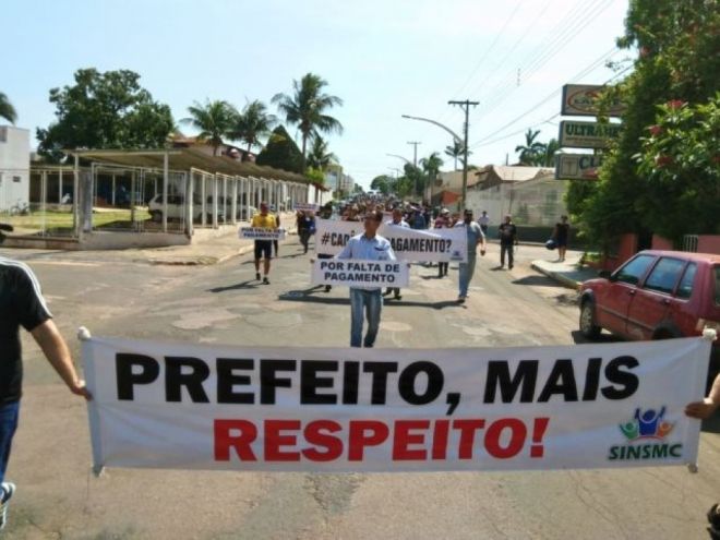 Servidores municipais de Coxim iniciam greve por tempo indeterminado