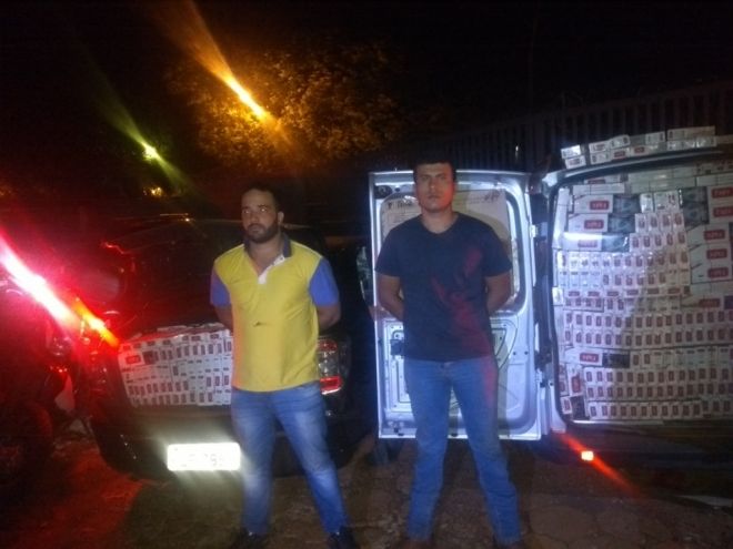 Polícia prende homens com van carregada de cigarros contrabandeados na capital